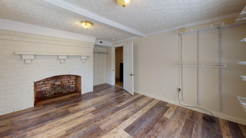 Building Photo - 244 E 17th Ave