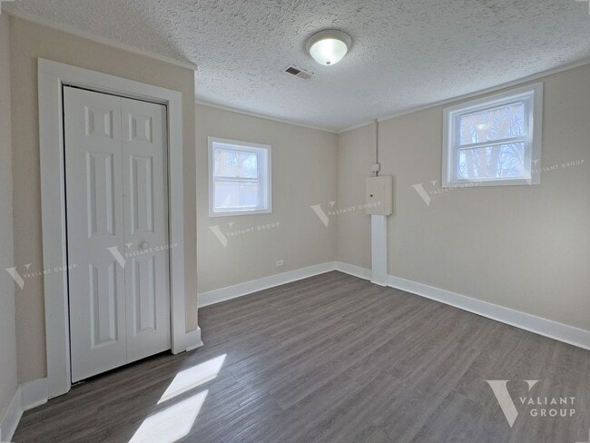 Building Photo - Charming 3-Bedroom, 1-Bathroom House in We...