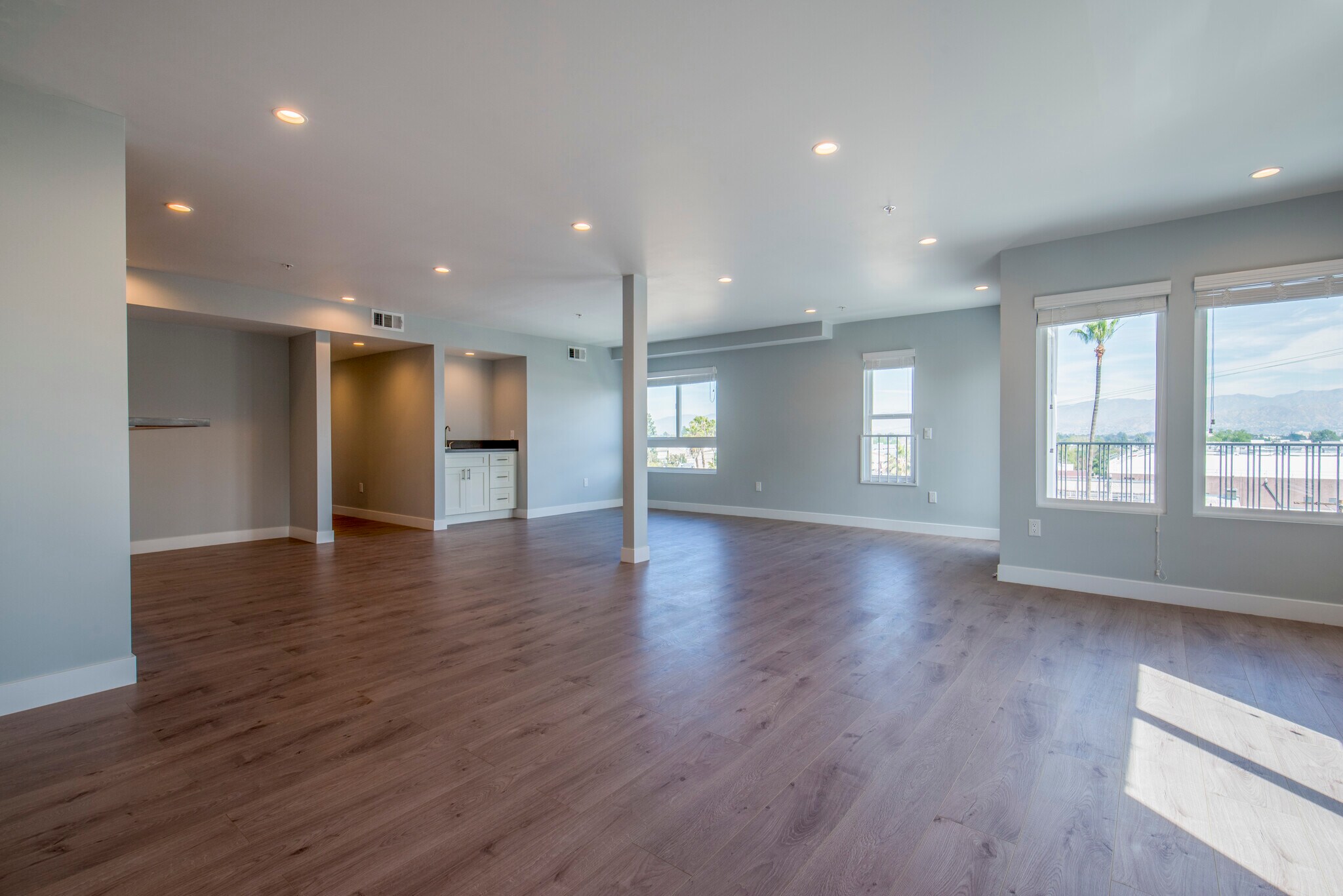 Building Photo - 3965 Carpenter Ave