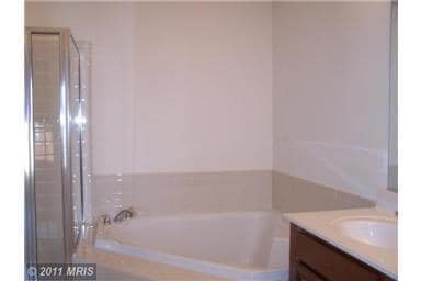 Building Photo - 4 Bedroom Townhome & Garage - Ashburn