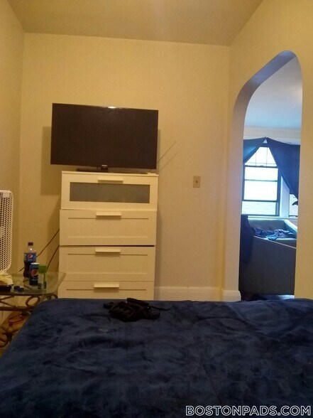 Building Photo - 349 Pleasant St