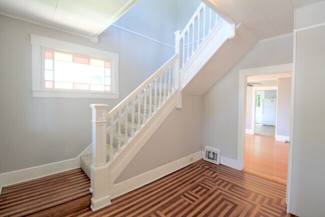 Building Photo - 501 Collicello St