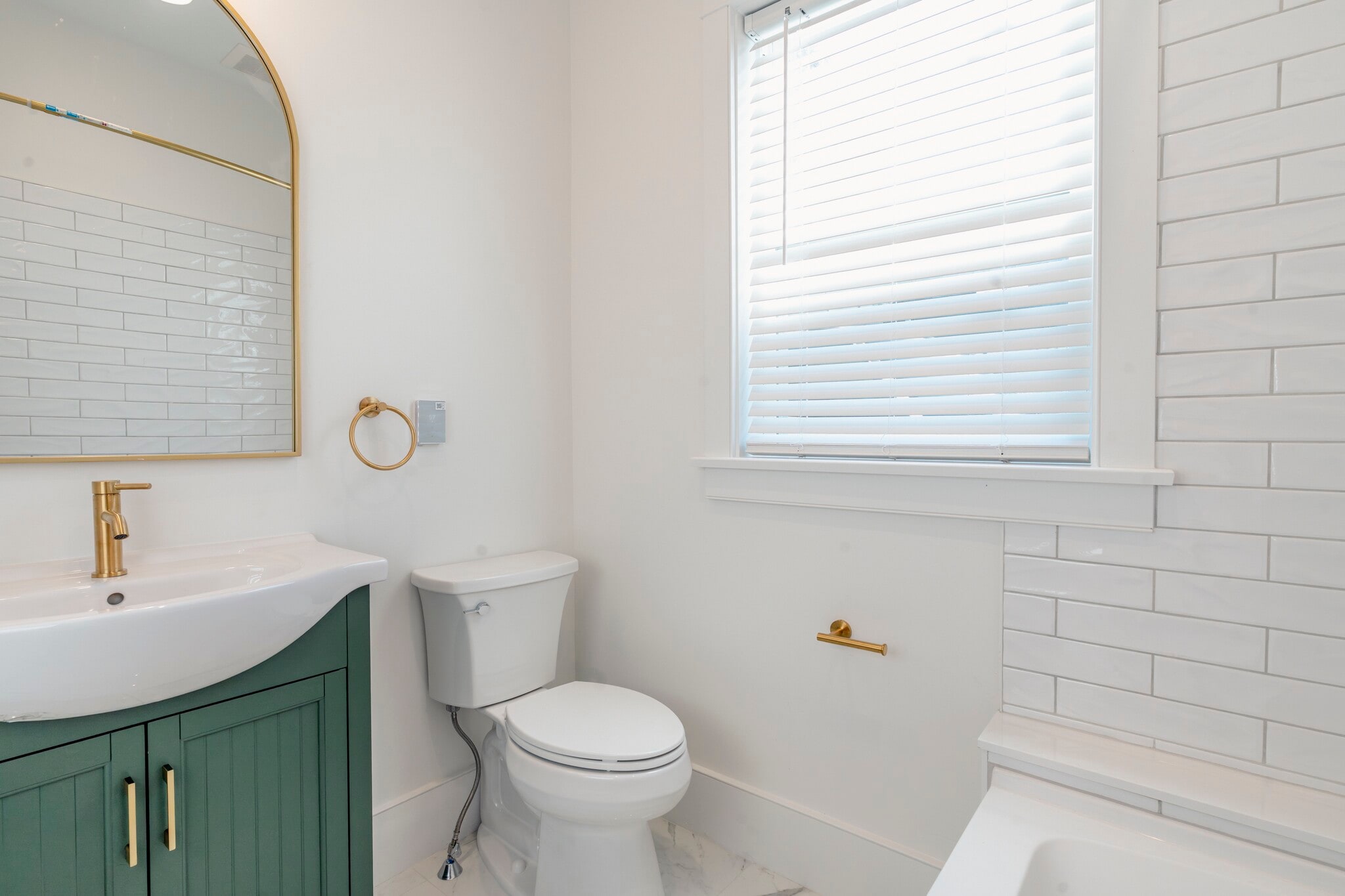 Full Bathroom - 167 N Union St