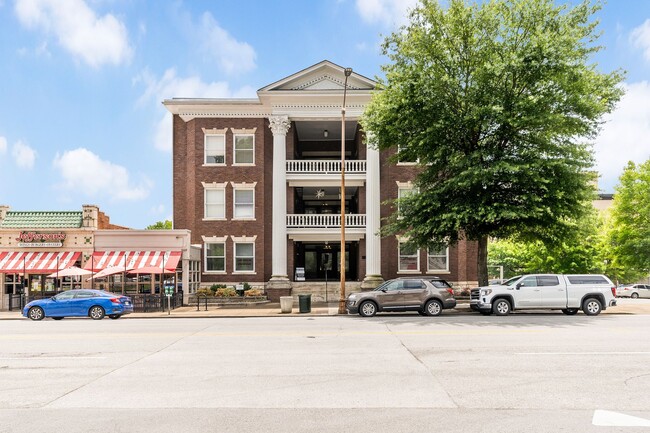 Primary Photo - Fountain Plaza - Fitzgerald Apartments