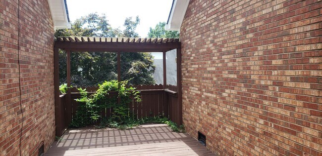 Building Photo - 800 Buffington Ct