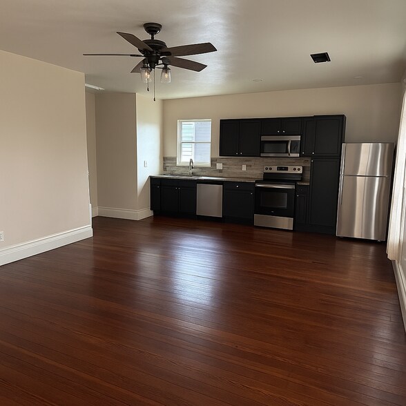 Kitchenette - 232 S Buchanan St