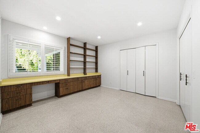 Building Photo - 8900 Alto Cedro Dr