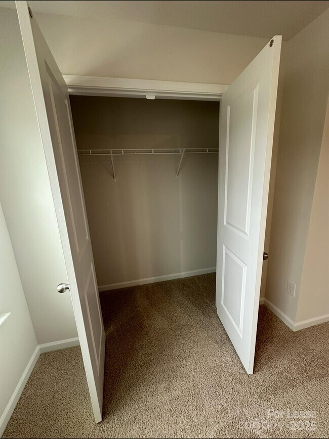 Building Photo - 118 Way Cross Ln