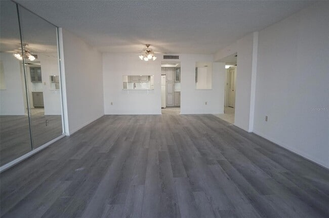 Building Photo - 400 Island Way