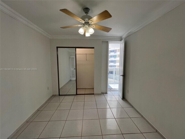 Building Photo - 3140 S Ocean Dr