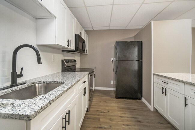 Building Photo - 137-139 Main St