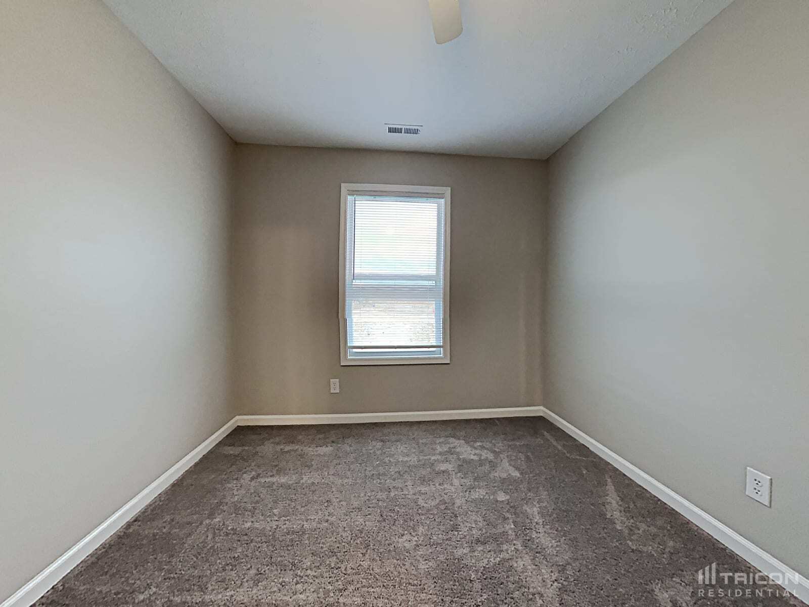 Building Photo - 1096 Tomahawk Pl