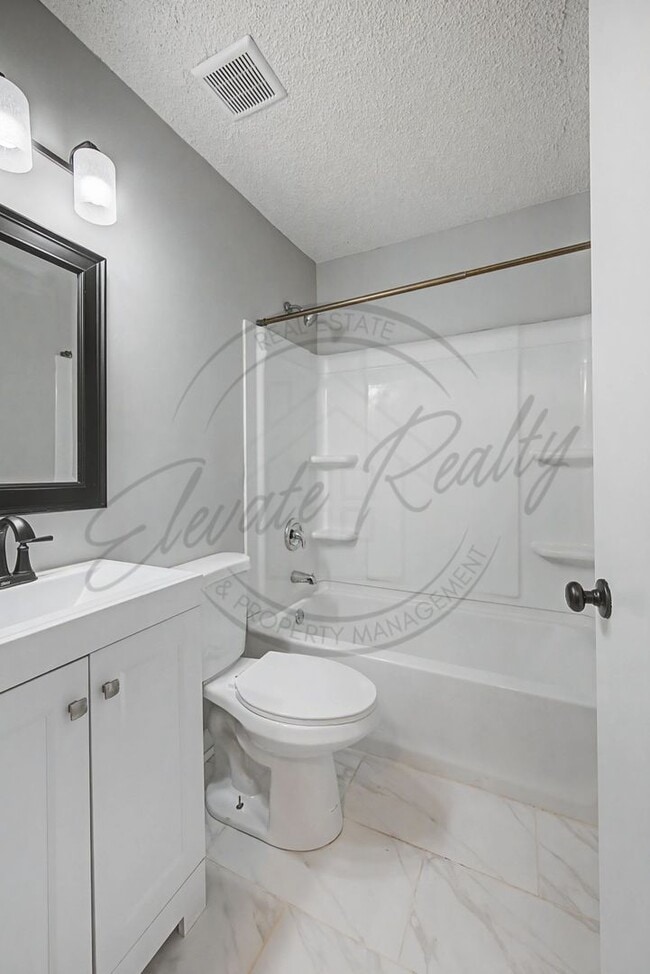 Building Photo - Two Bedroom Ranch in North Nashville - 1/2 Off First Months Rent!