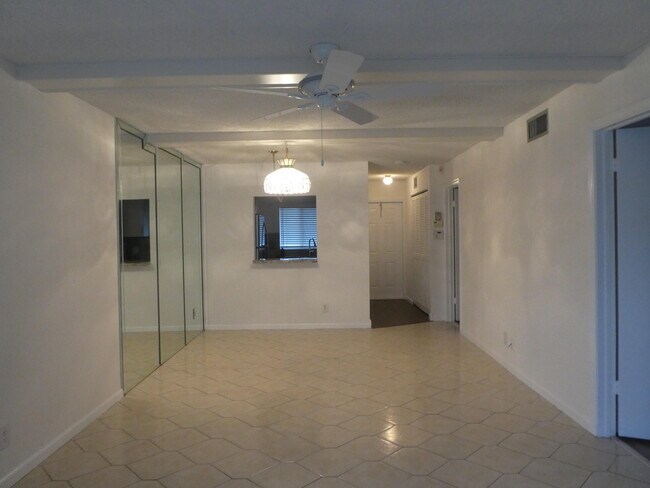 Building Photo - 9855 Sandalfoot Blvd