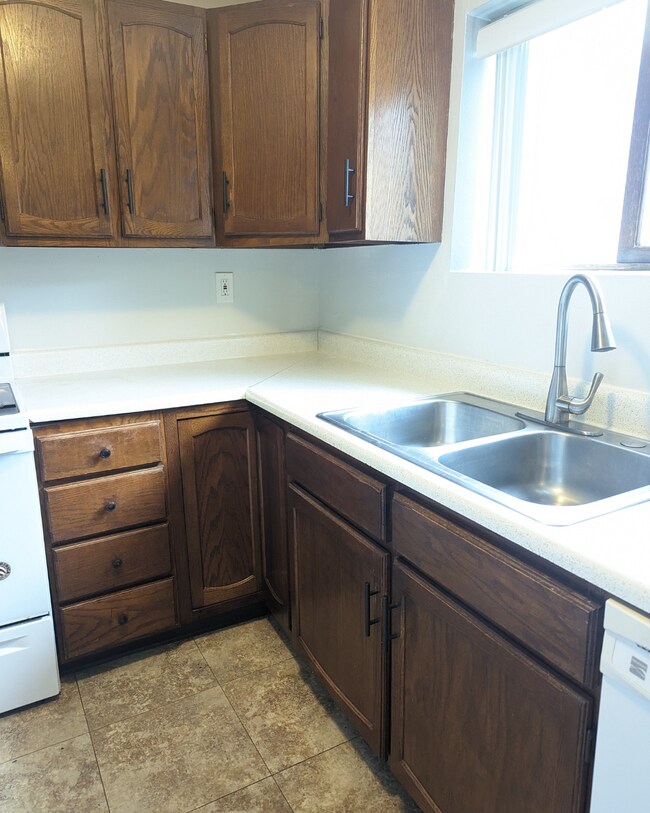 Building Photo - 715 21st St S