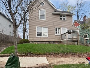 Building Photo - 716 Kellogg St SE
