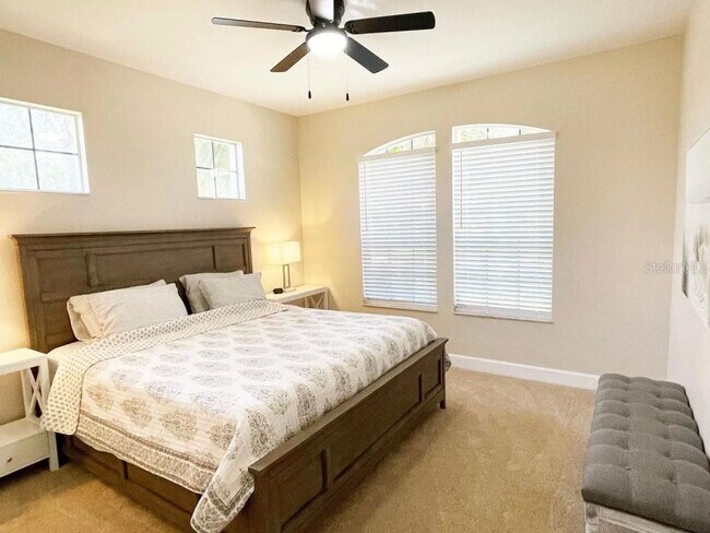 Building Photo - Rent a luxurious golf course lifestyle home in Sarasota, FL