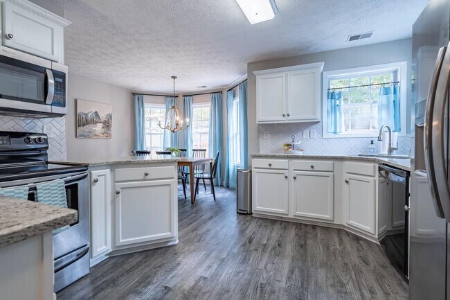 Building Photo - 104 Kingston Pointe Dr