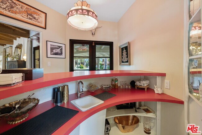Building Photo - 608 S Indian Trail