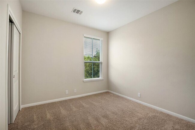 Building Photo - 13400 Briarwick Dr