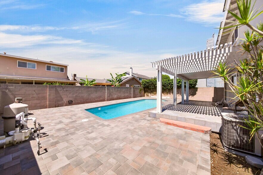 Building Photo - 8321 Santa Margarita Ln