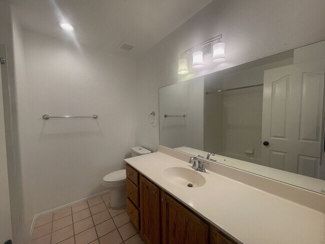 Building Photo - Available Now Palmdale 4 Bedroom + 3 Bathr...