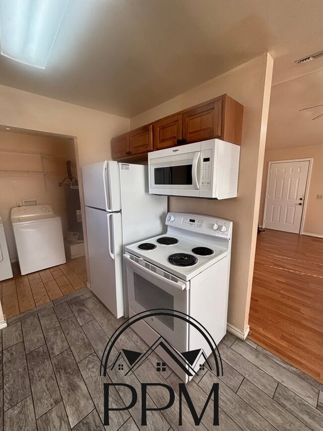 Building Photo - 901 Everitt St