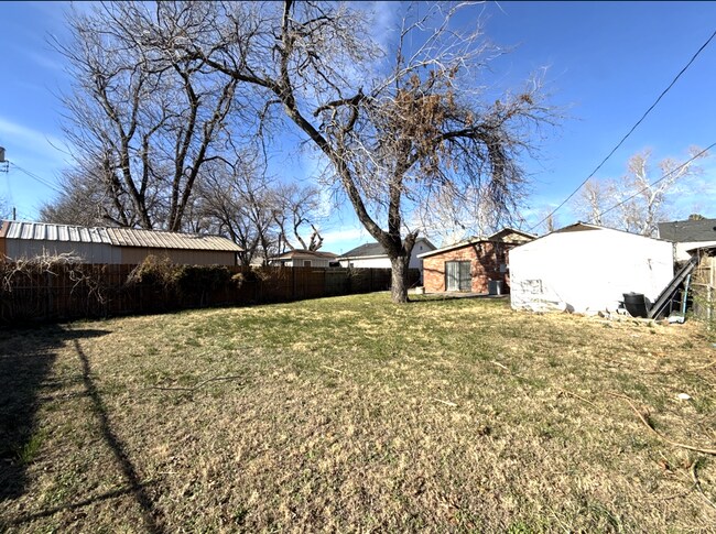 Building Photo - 1800 SW 15th St