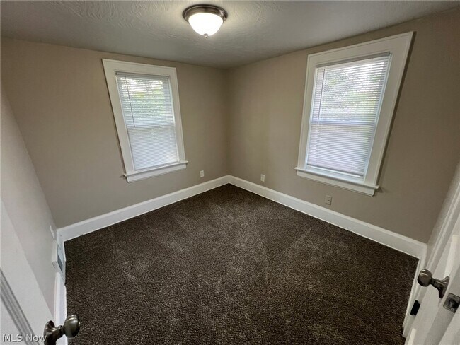 Building Photo - 784 Rosamond Ave