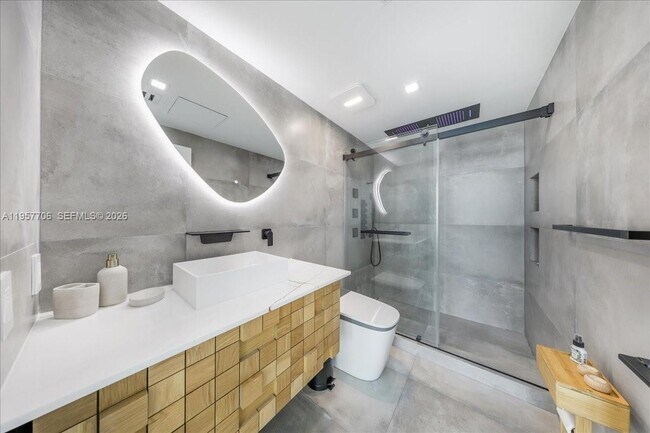 Building Photo - 350 S Miami Ave