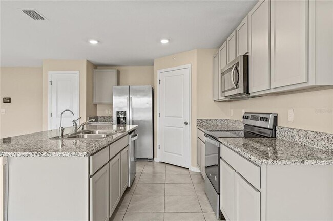 Building Photo - 16847 Delia St