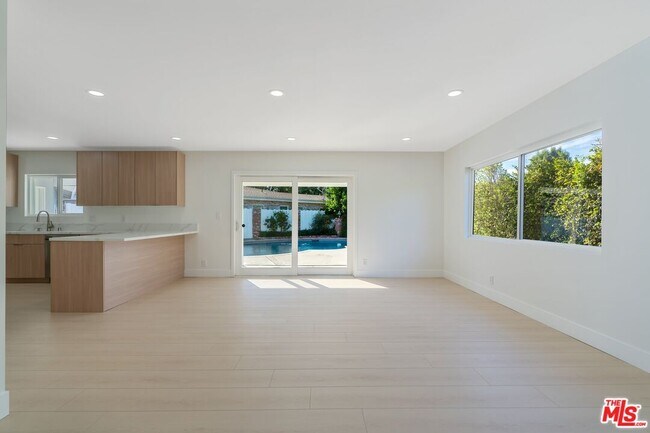 Building Photo - 22563 Tiara St
