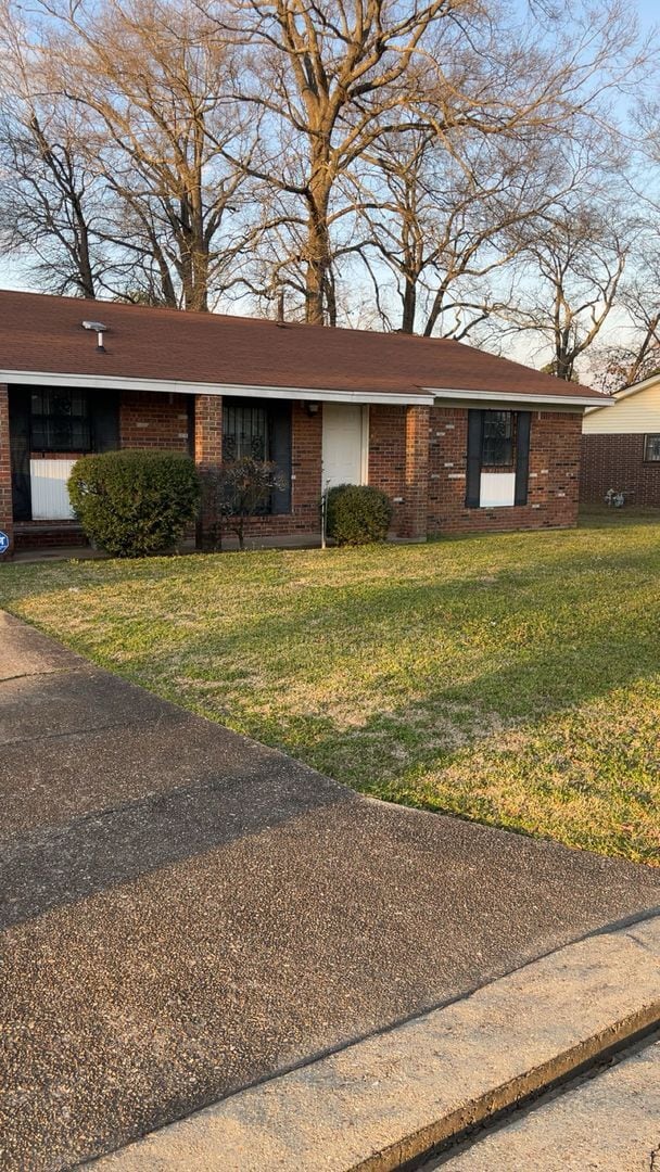 Building Photo - Anthony Home