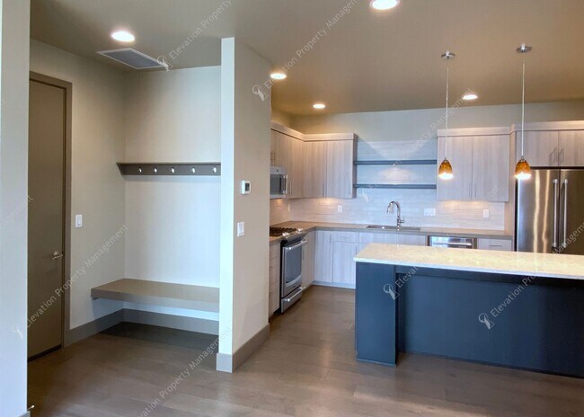 Building Photo - Designer-Finished Townhome Near COCC & NWX