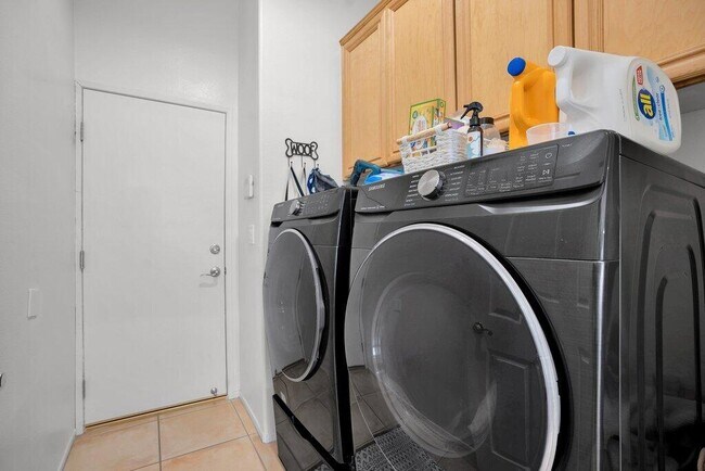 Building Photo - 45180 Debbie Dr