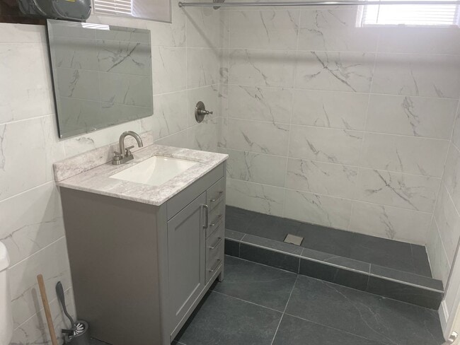 Building Photo - 205 Ives St