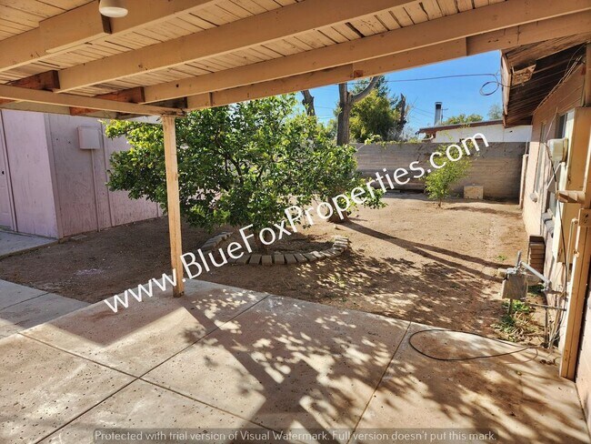 Building Photo - 5952 E 25th St