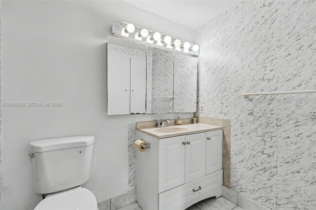 Building Photo - 4330 Hillcrest Dr