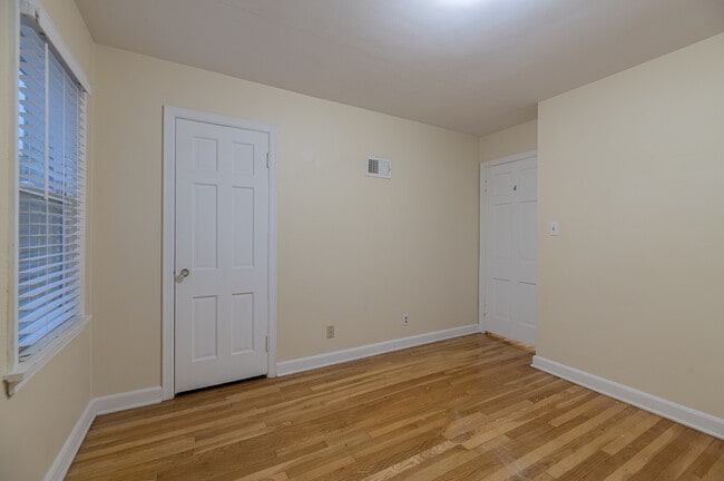 Building Photo - 5064 N Bay Ridge Ave
