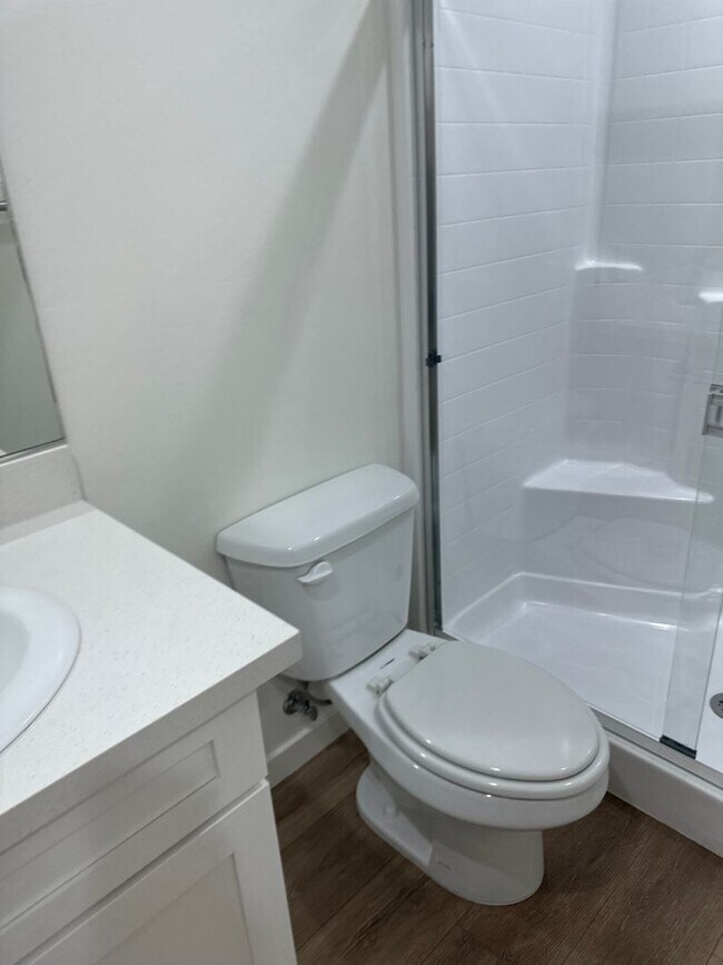 Building Photo - 916 W Perdew Ave