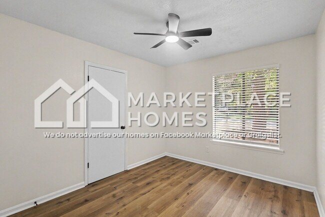 Building Photo - 9011 Homewood Dr