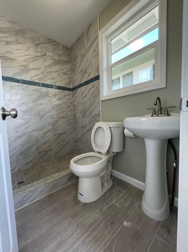 Building Photo - 3 bedrooms, 4 baths and detached bedroom/den in a Multiplex Single Family Home in Lower Nuuanu