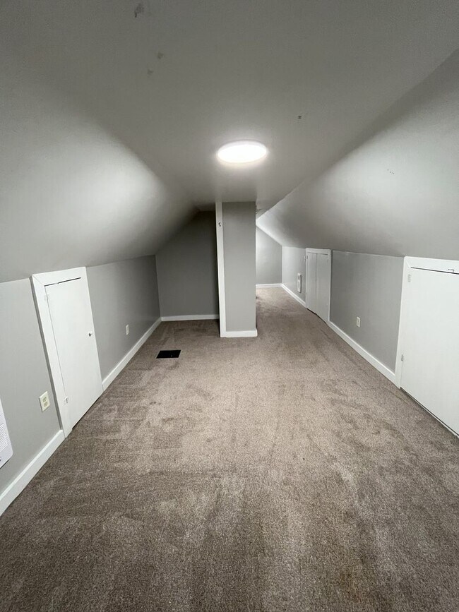 Building Photo - Charming 3-Bed, 1-Bath Single-Family Home ...