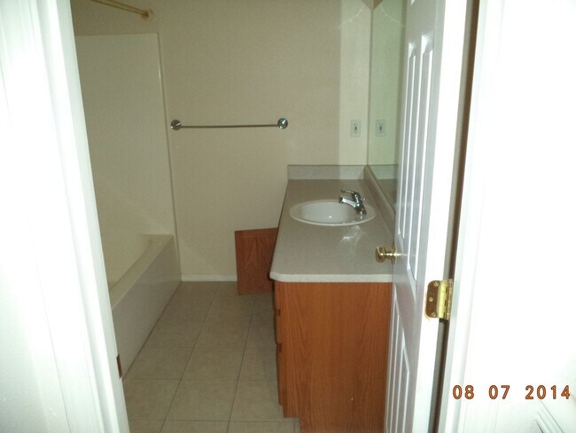 Building Photo - Beautiful Town Home for Rent