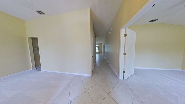 Building Photo - Welcome home - Charming 3 Bedroom in Hatton Chase!