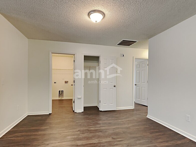 Building Photo - 618 Resinwood Rd