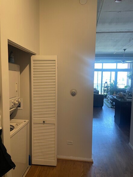 Building Photo - 950 W Monroe St