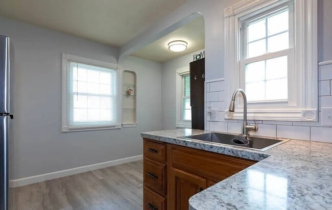 Building Photo - 5021 E 107th Updated 3/4 Bedroom