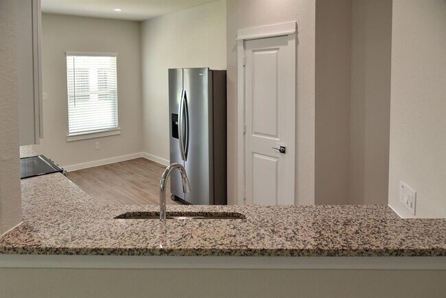 Building Photo - 358 Shoreview Dr