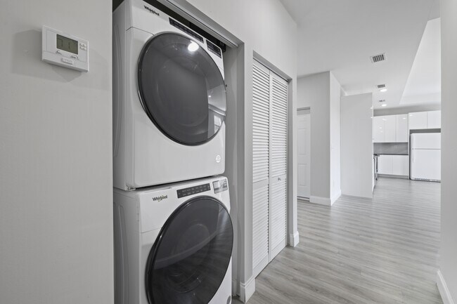 Building Photo - 679 Windermere Dr